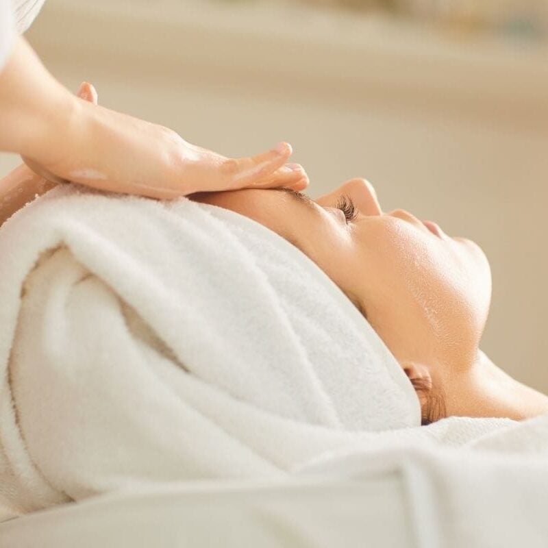 facial-windsor-treatment facial lasalle revery medical aesthetics